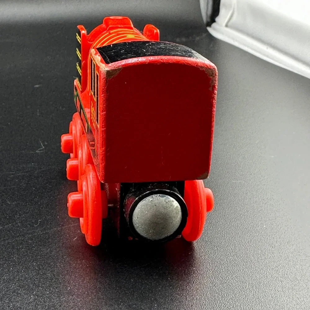 Thomas & Friends Wood Yong Bao Wooden‎ Railway Engine Mattel Red Train 2012